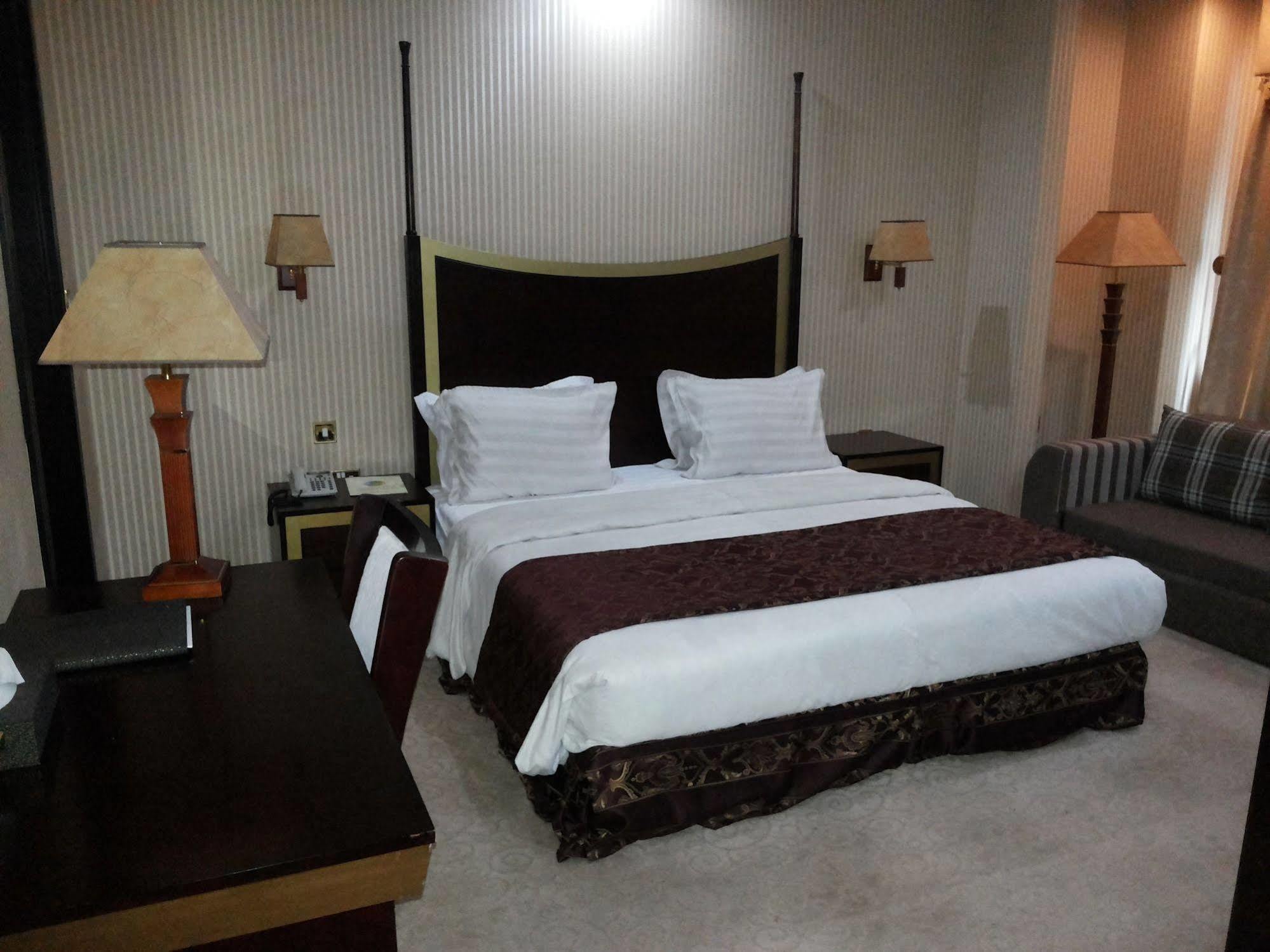 Tourist Hotel Doha Kültér fotó